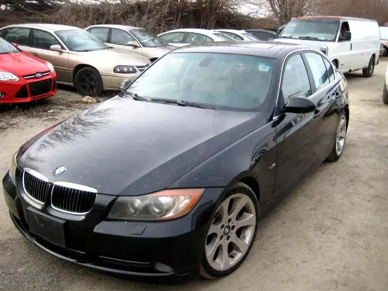 2006 BMW 3 Series 330i's photo