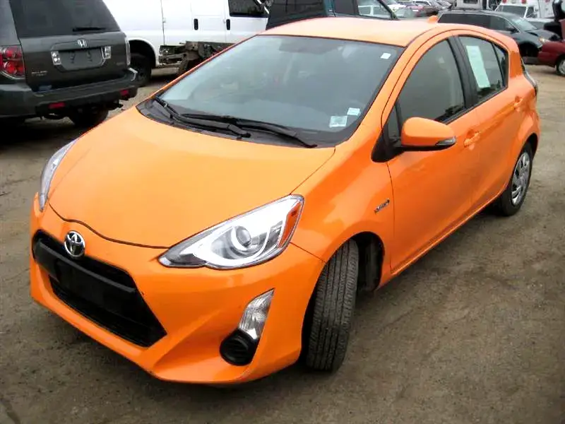 2015 Toyota Prius c Two's photo